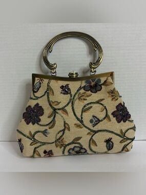 Vintage-Inspired Cream Floral Embroidered and Beaded Evening Clutch